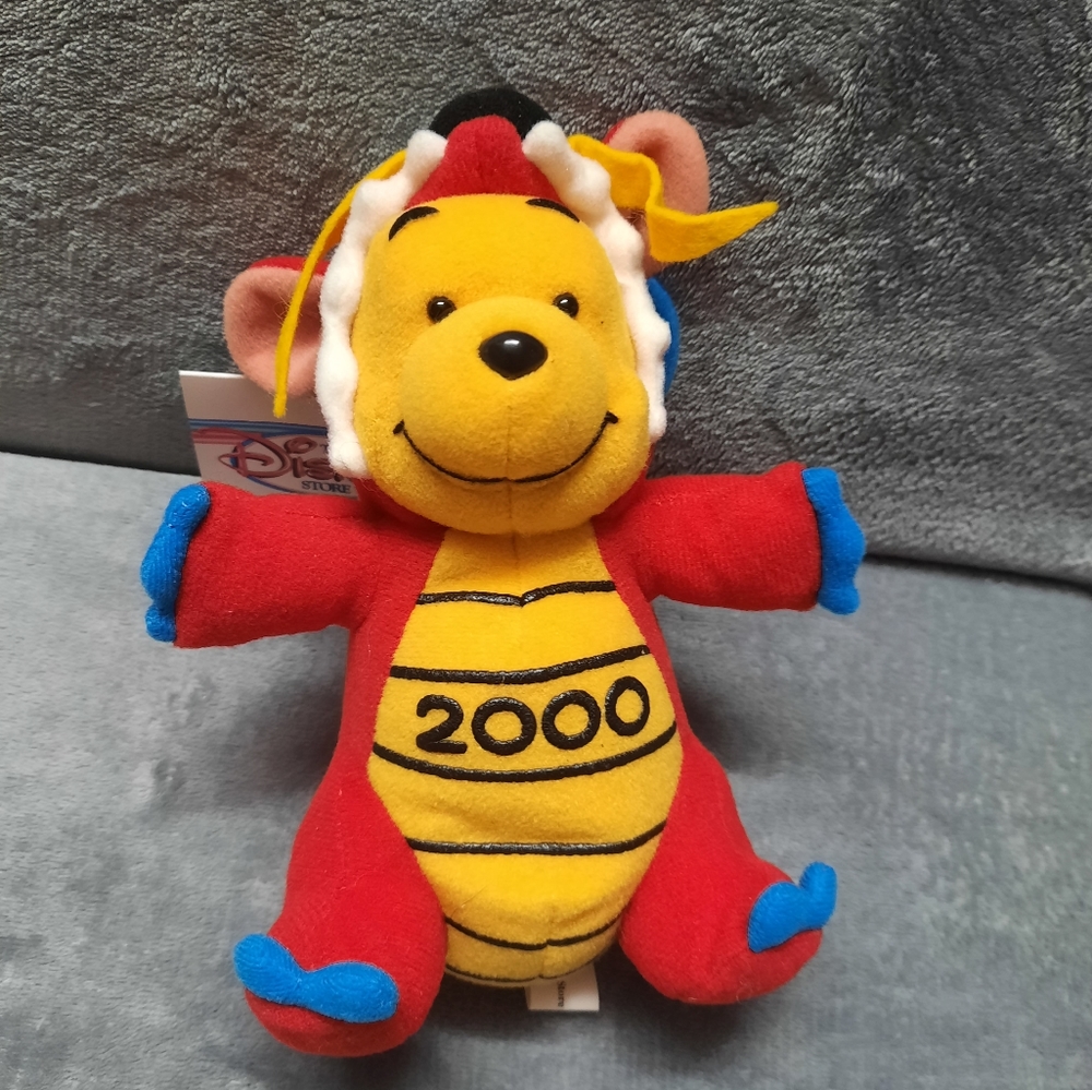 Disney 8" Plush 2000 "YEAR OF THE DRAGON" POOH Japan